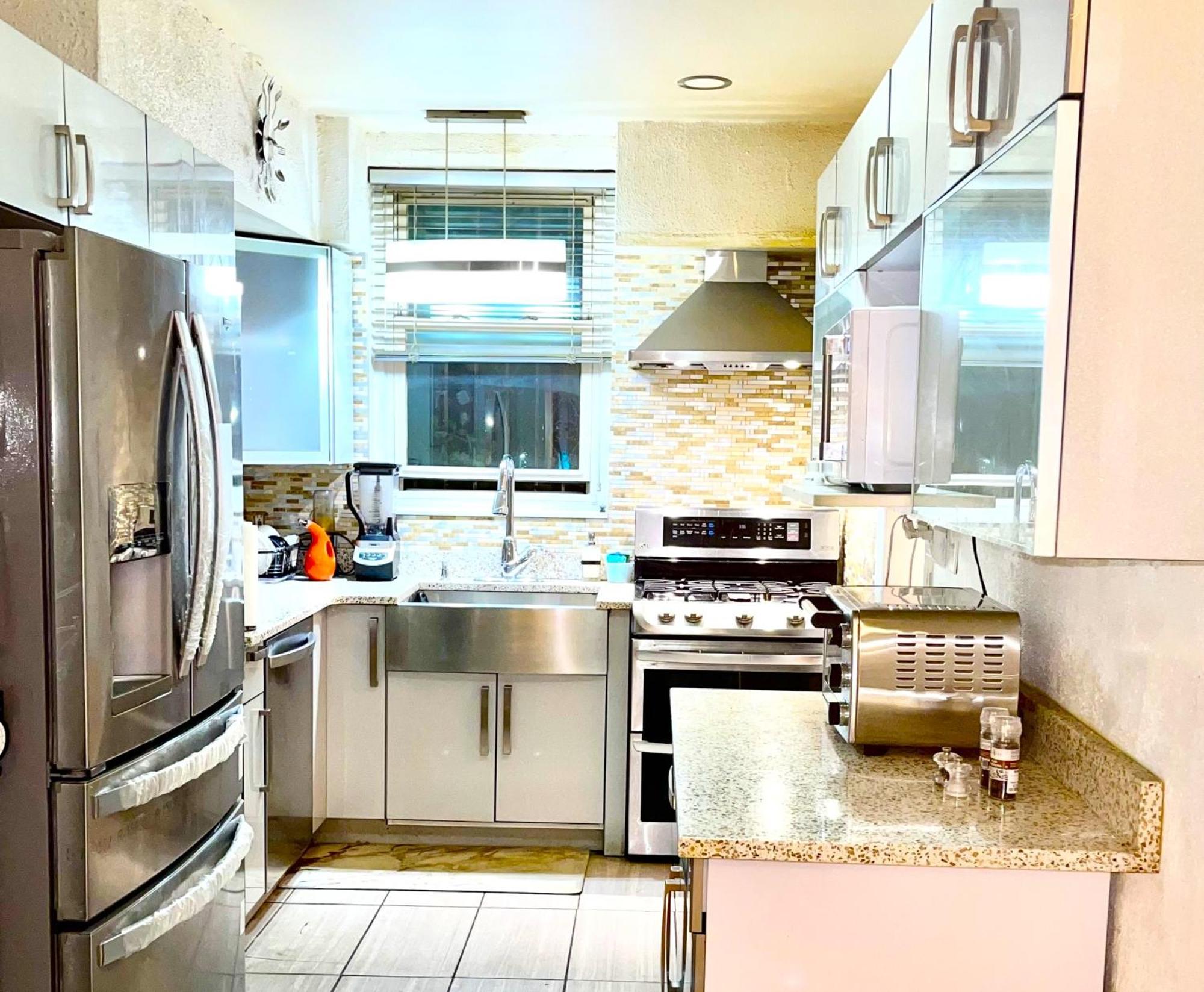 Lga Airport 3 Mins, 3 Bedroom Duplex House, Parking And Private Backyard, 9Mins Subway! New York Luaran gambar